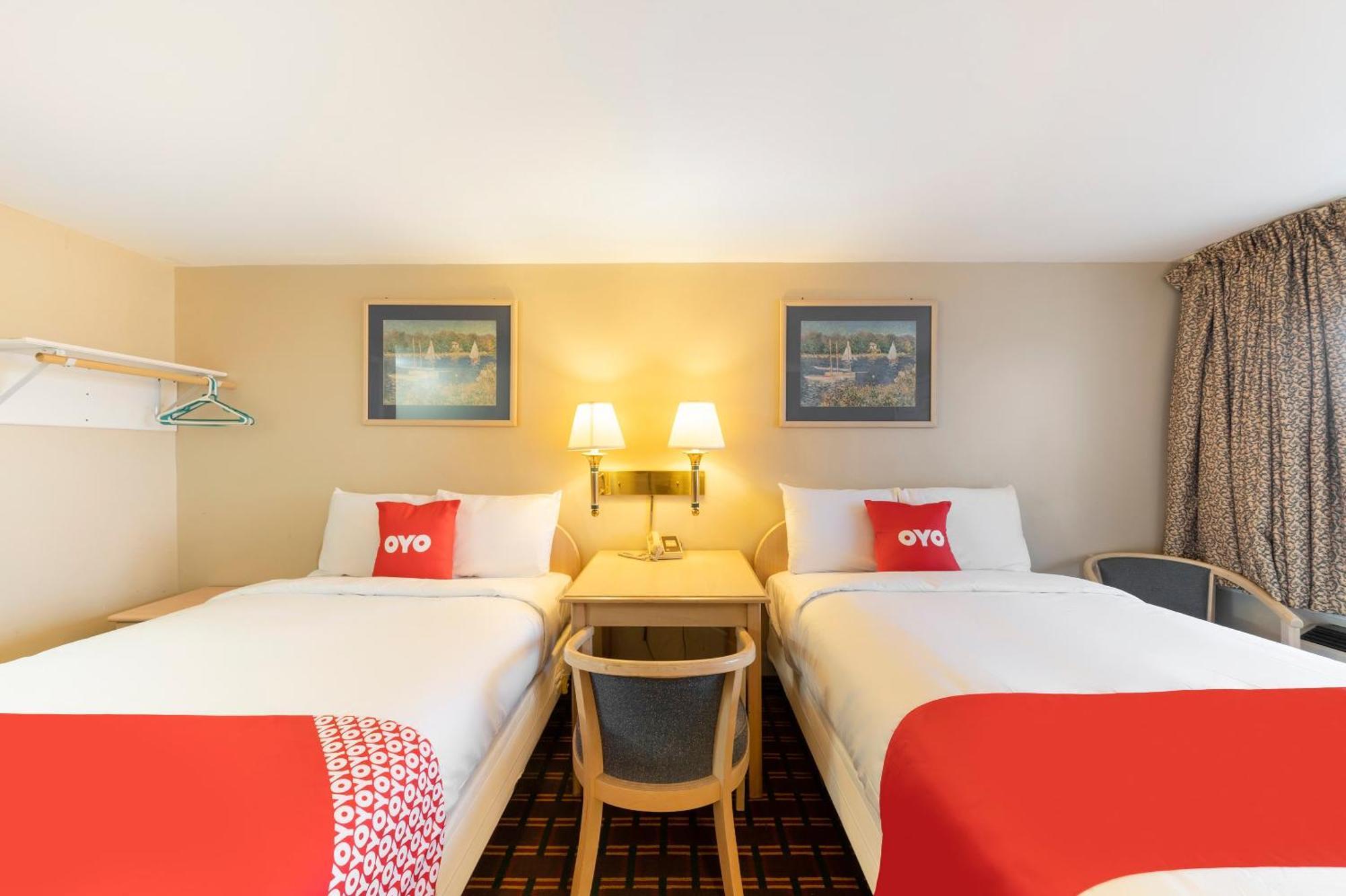 Oyo Hotel Starlite Сенека Фолс Екстериор снимка