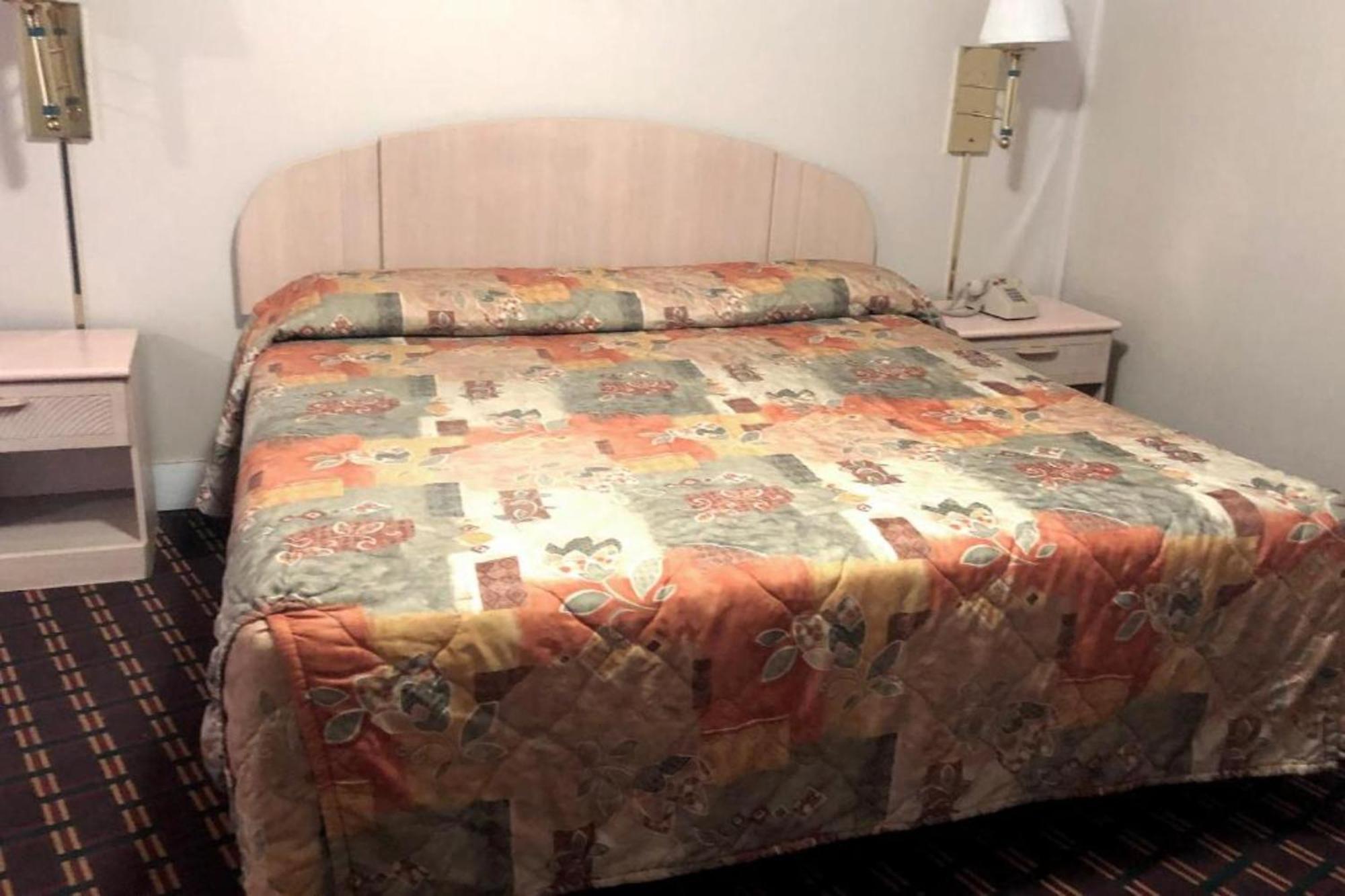 Oyo Hotel Starlite Сенека Фолс Екстериор снимка