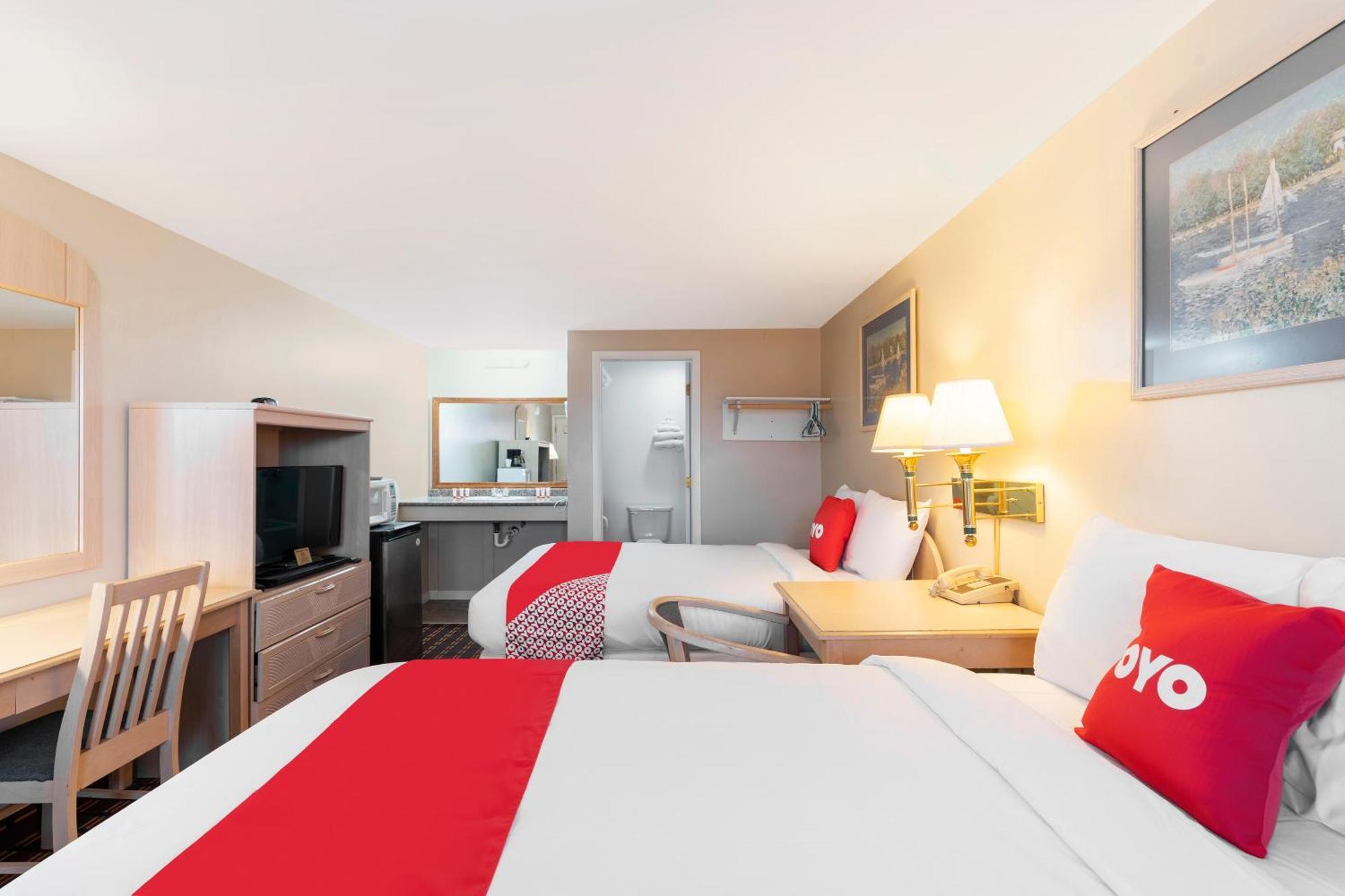 Oyo Hotel Starlite Сенека Фолс Екстериор снимка