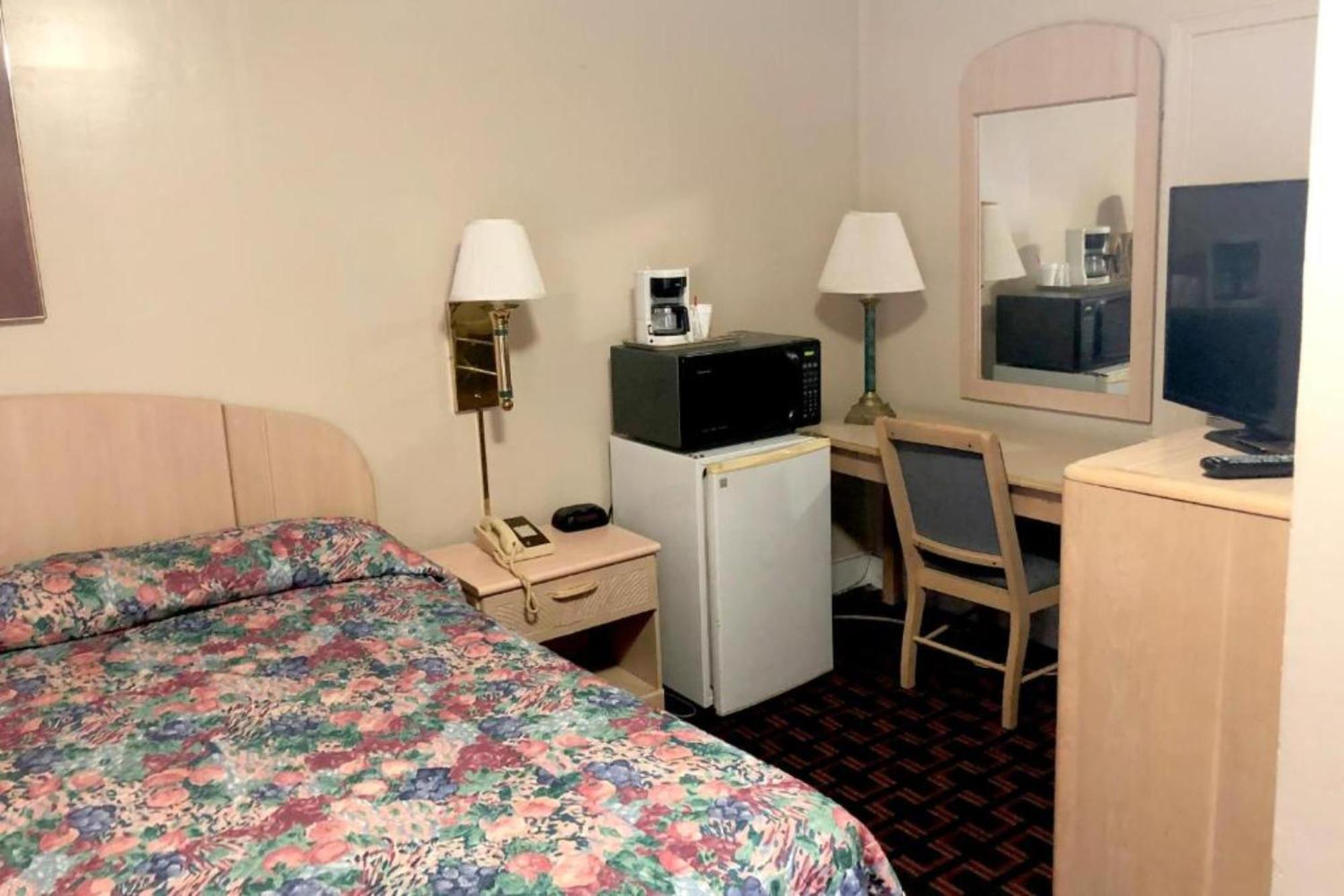 Oyo Hotel Starlite Сенека Фолс Екстериор снимка
